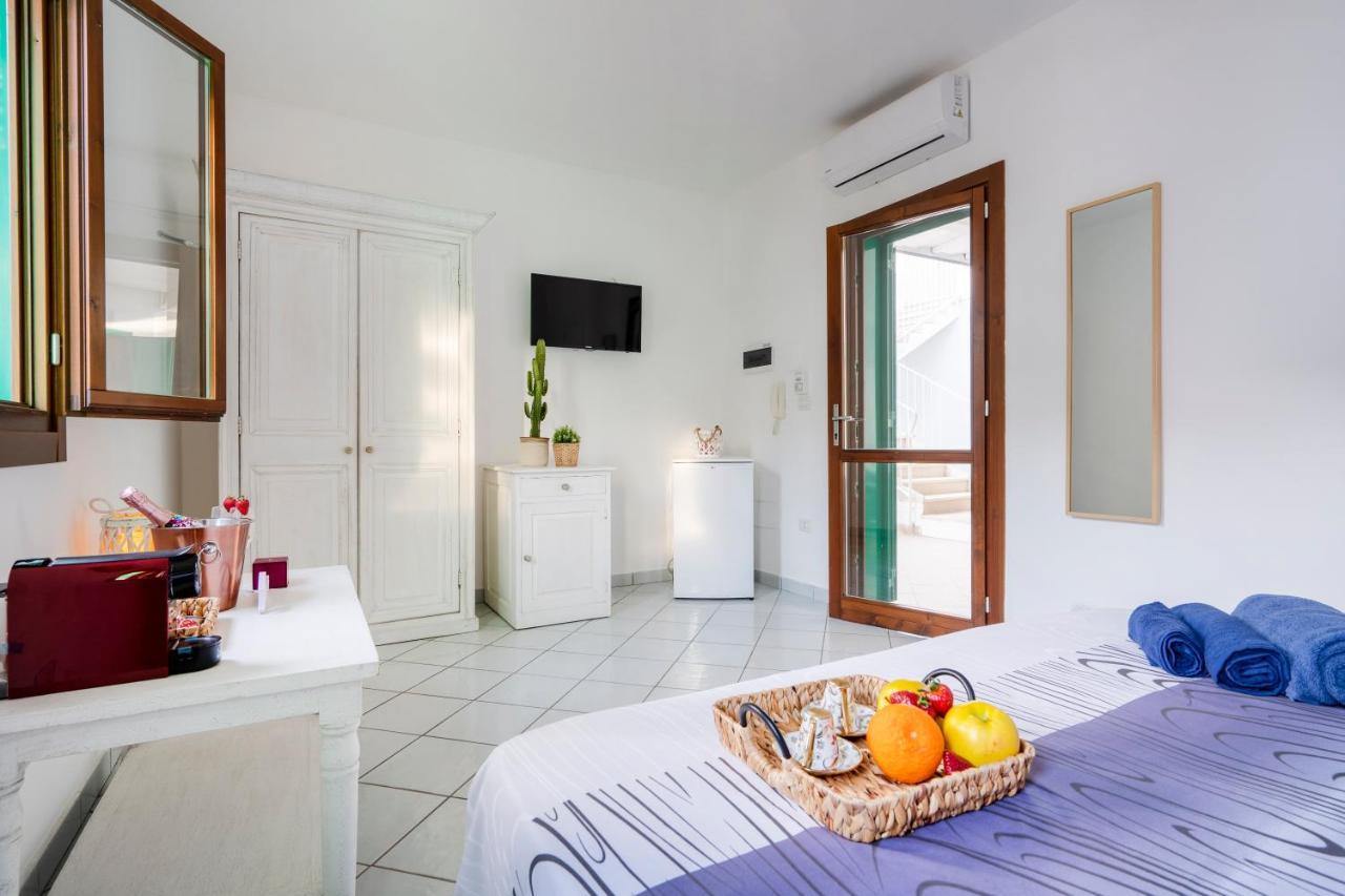 Le Tre Sirene Bed & Breakfast ปอร์โตเชซาเรโอ ภายนอก รูปภาพ